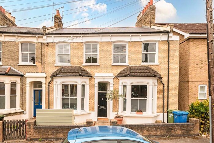 3 Bedroom Terraced House For Sale In Nutcroft Road, Peckham, SE15