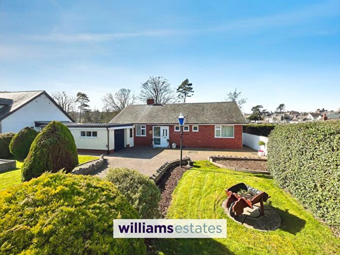 3 Bedroom Detached Bungalow For Sale In Llanfair Road, Ruthin, LL15