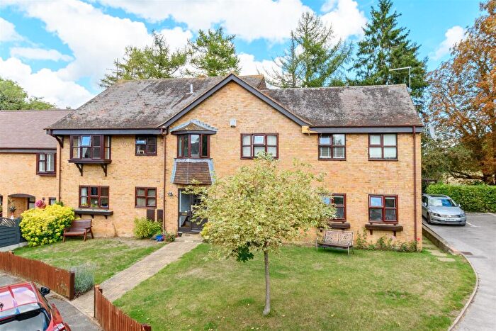 2 Bedroom Flat For Sale In Old Mill Close, Eynsford, Kent, DA4