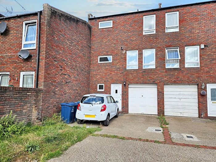 6 Bedroom Terraced House To Rent In Overbrook Walk, Edgware, HA8