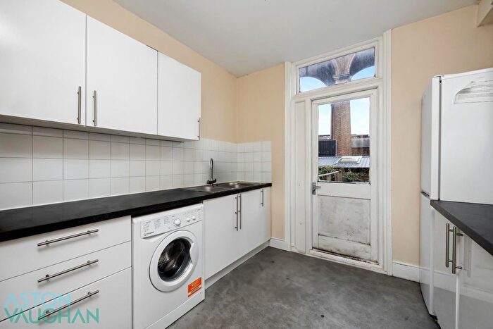 3 Bedroom Flat To Rent In Ditchling Rise, Brighton, BN1
