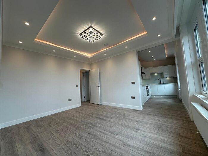 3 Bedroom Flat To Rent In Selhurst Road, South Norwood, SE25