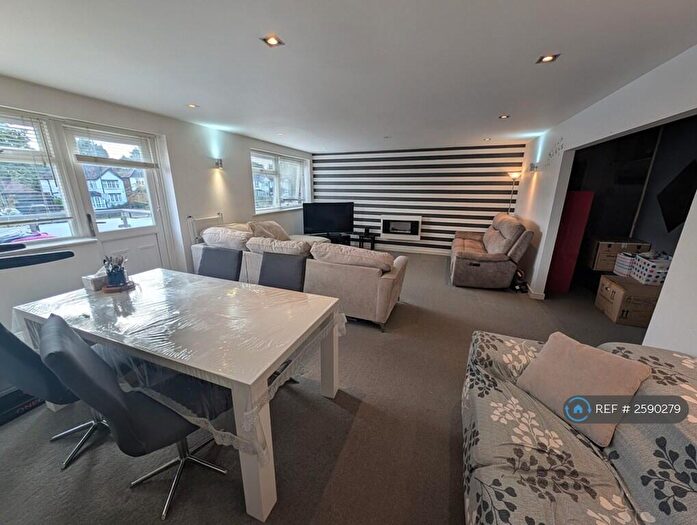 3 Bedroom Flat To Rent In Henleydale, Shirley, Solihull, B90