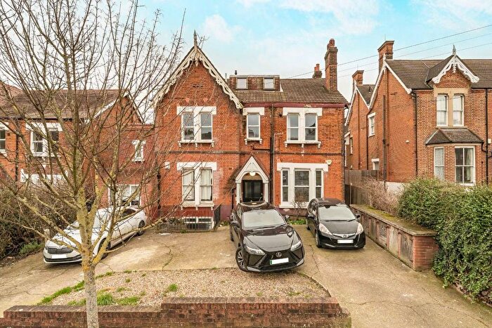 2 Bedroom Flat For Sale In Hopton Road, Streatham, SW16