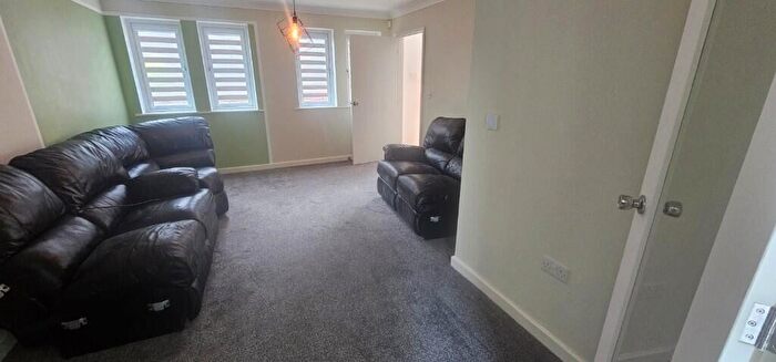 3 Bedroom Semi-Detached House To Rent In Tower Lane, Leeds, West Yorkshire, LS12