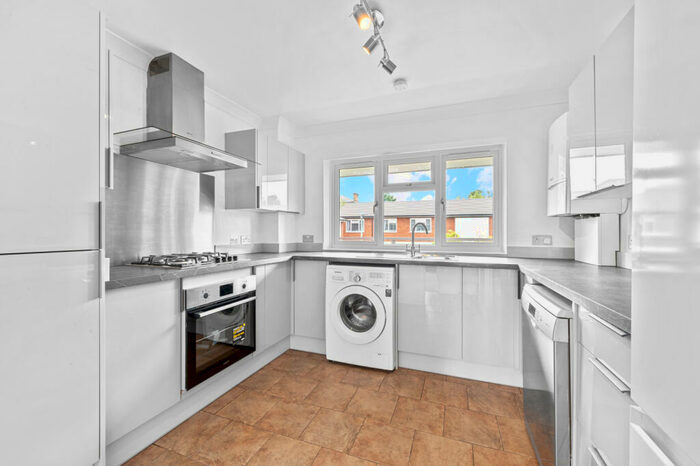 3 Bedroom Apartment To Rent In Haylett Gardens, Anglesea Road, Kingston Upon Thames, KT1