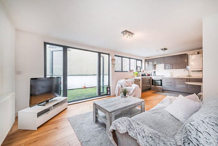 2 Bedroom Flat To Rent In Chalk Farm Road, Camden, NW1