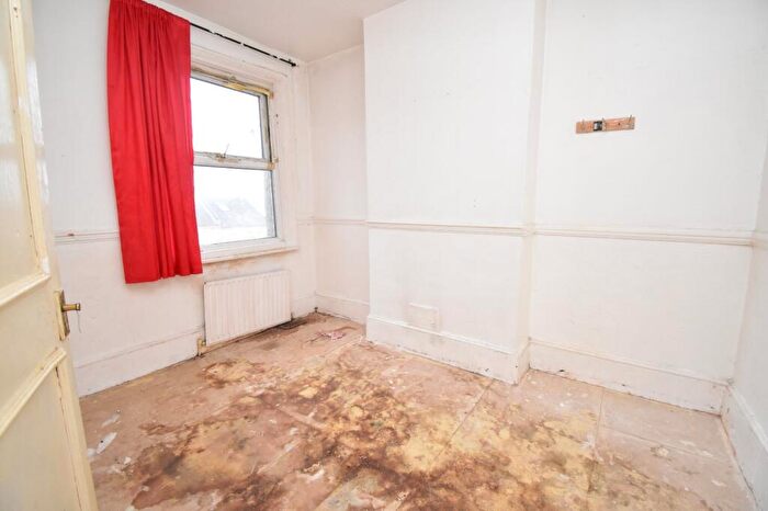 3 Bedroom Terraced House For Sale In Tewson Road, Plumstead, SE18