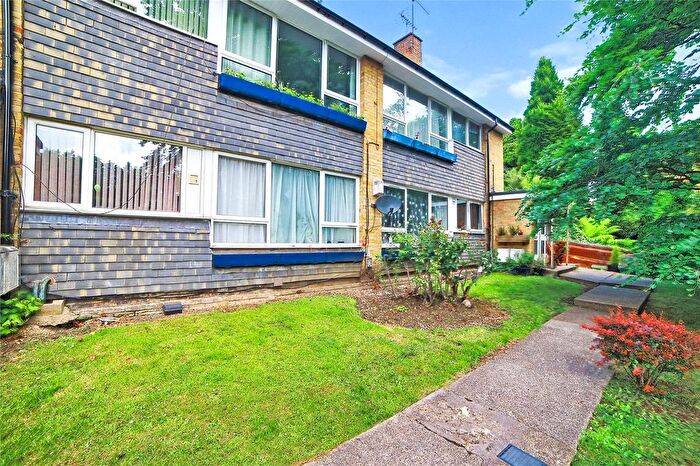 2 Bedroom Semi Detached House For Sale In Lawn Gardens, Luton, LU1