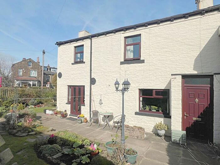 4 Bedroom Detached House For Sale In Town Gate, Wyke, Bradford, BD12