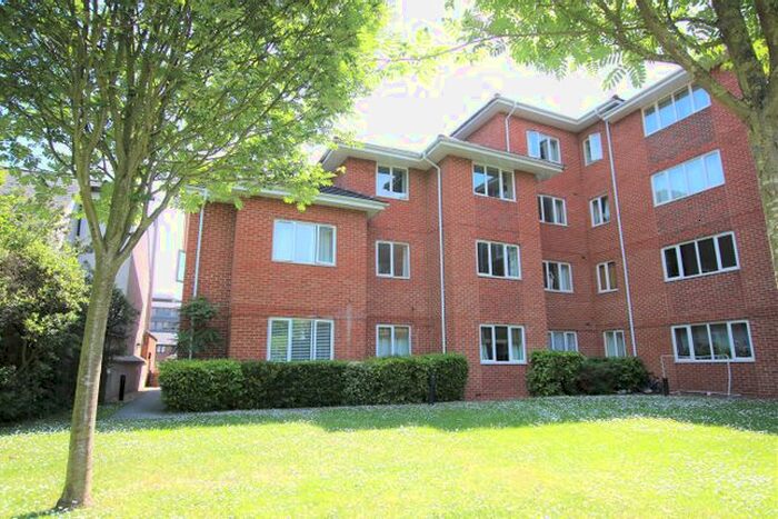 2 Bedroom Flat To Rent In Kings Oak Court, Queens Road, Reading, Berkshire, RG1