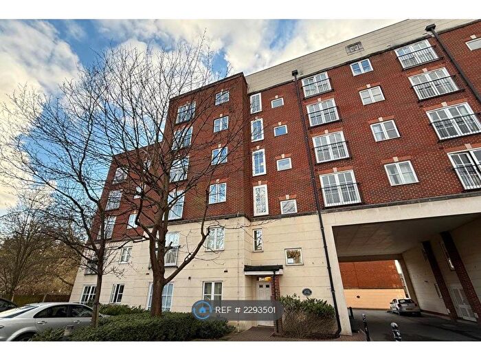 1 Bedroom Flat To Rent In Gloucester Court, London, SE22