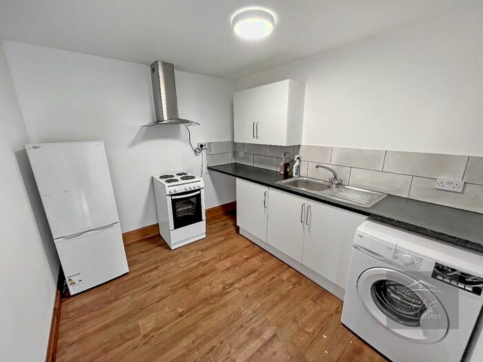 1 Bedroom Flat To Rent In Staines Road, Hounslow TW4