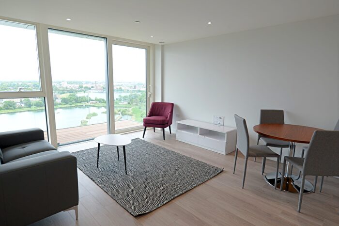 2 Bedroom Flat To Rent In Newnton Close, London, N4