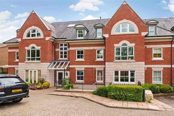 2 Bedroom Flat To Rent In Shortheath Road, Farnham, Surrey, GU9
