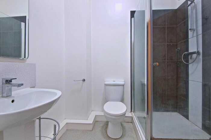 8 Bedroom Property To Rent In Cable Street, LA1