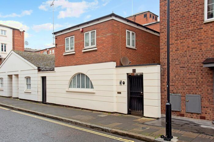 2 Bedroom Town House To Rent In Daventry Street, Marylebone, NW1