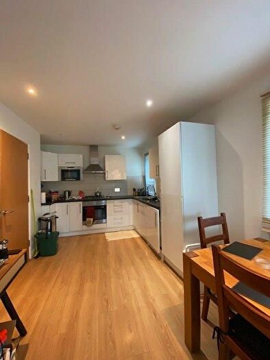 2 Bedroom Flat To Rent In York Avenue, Hanwell, W7