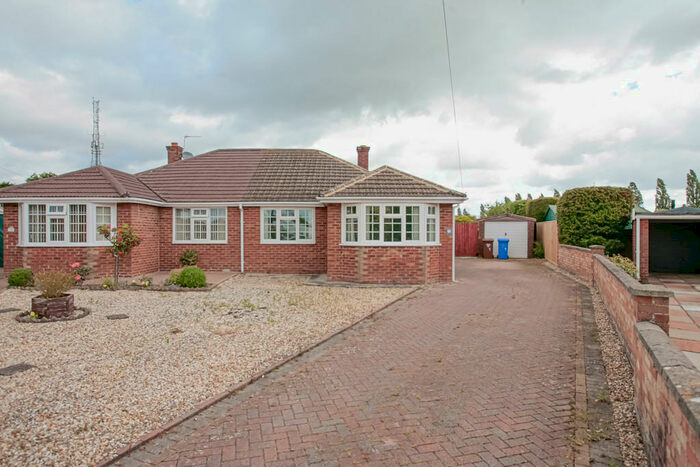 2 Bedroom Semi-Detached Bungalow To Rent In Gosford Close, Kidlington, OX5