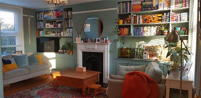 3 Bedroom Terraced House For Sale In Barnet Lane, Barnet, EN5