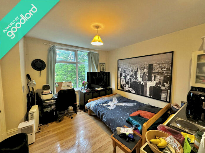 Flat To Rent In Oakfield, Sale, M33