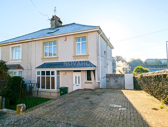 4 Bedroom Semi Detached House For Sale In Whittington Street, Pennycomequick, PL3