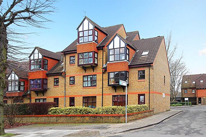 1 Bedroom Flat To Rent In Pursewardens Close, London, W13