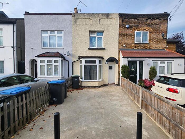 3 Bedroom Terraced House To Rent In Mandeville Road, Enfield, EN3