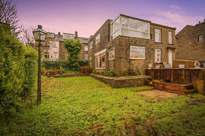 4 Bedroom Detached House For Sale In Brunswick Street, Queensbury, Bradford, BD13