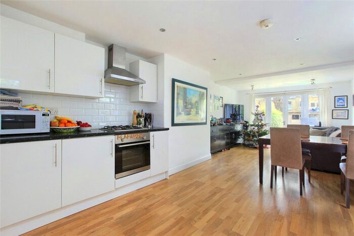 2 Bedroom Flat To Rent In Caldervale Road, Clapham, London SW4