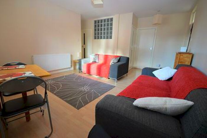 2 Bedroom Flat To Rent In L &# Great Junction Street, Edinburgh, EH6