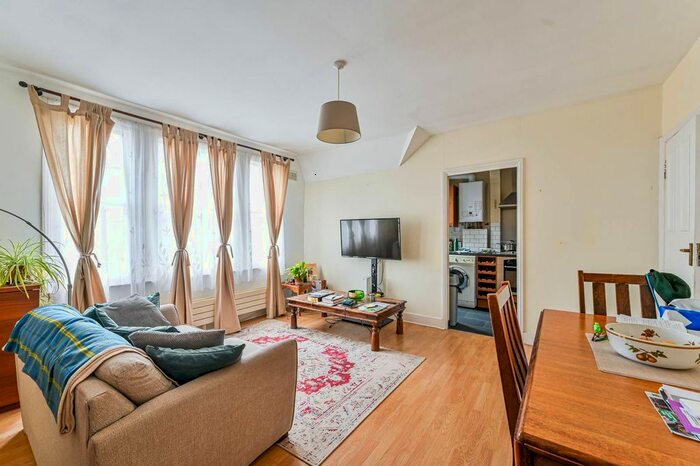 2 Bedroom Flat To Rent In Gleneldon Road, Streatham, London, SW16
