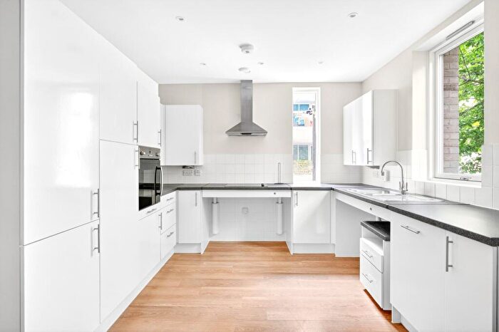 2 Bedroom Apartment To Rent In Winch House, Stead Street, London, SE17