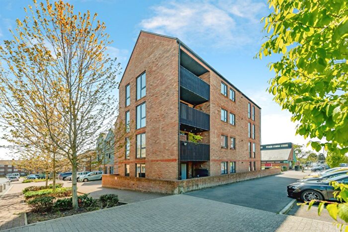 2 Bedroom Flat For Sale In Nailsworth Crescent, Merstham, Redhill, RH1