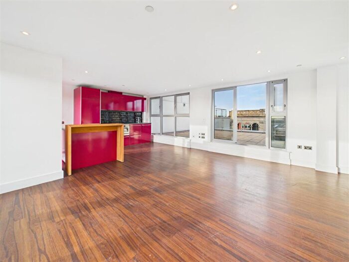 3 Bedroom Penthouse To Rent In Hanley House, Hanley Street, Nottingham, NG1