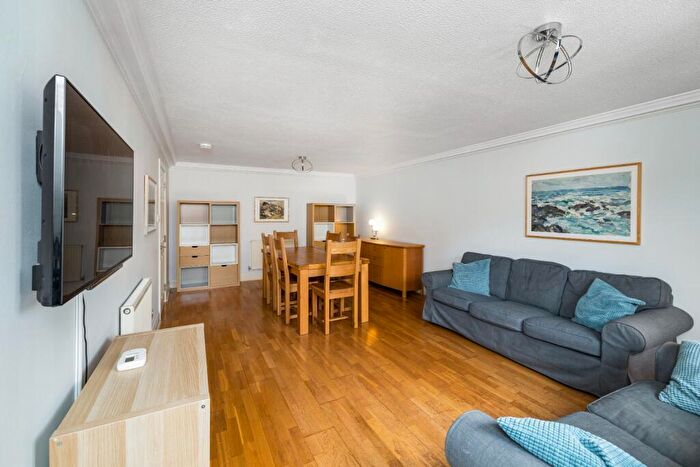 2 Bedroom Flat To Rent In Powderhall Rigg, Broughton, Edinburgh, EH7