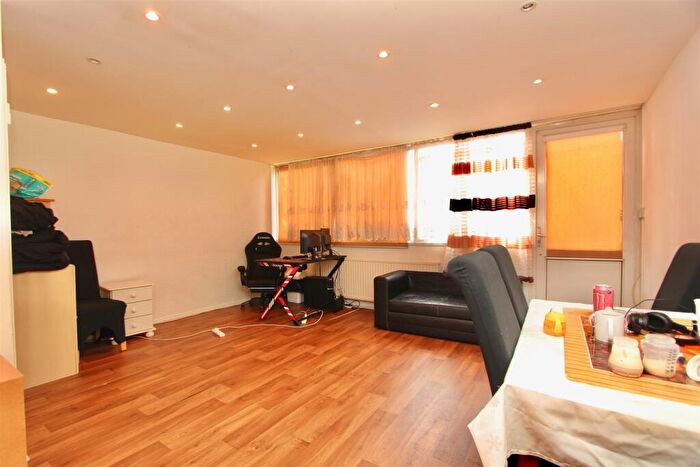 3 Bedroom House To Rent In White Hart Lane, N22