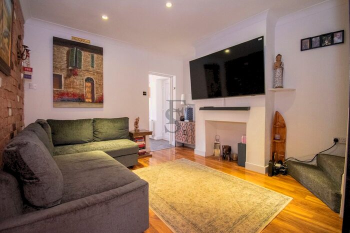 3 Bedroom Terraced House For Sale In Denmark Road, Leicester, LE2