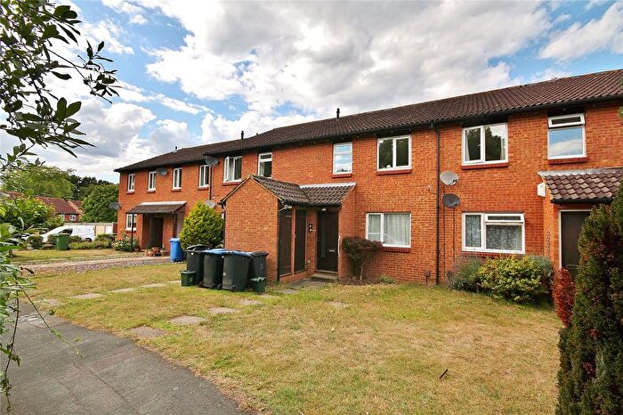 1 Bedroom Flat For Sale In Venton Close, Woking, Surrey, GU21