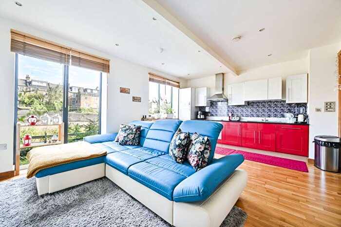 1 Bedroom Flat To Rent In Bannister Road, Kensal Rise, London, W10
