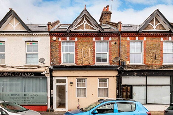 2 Bedroom Flat To Rent In Seaforth Avenue, Motspur Park, New Malden, KT3