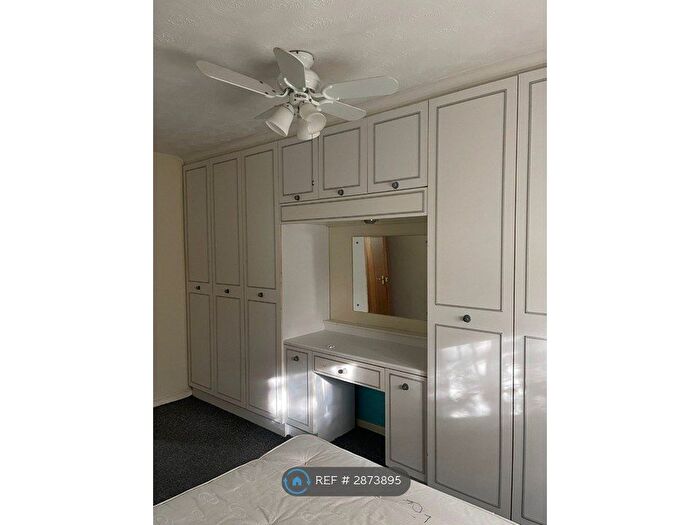 1 Bedroom Flat To Rent In Pittman Gardens, Ilford, IG1