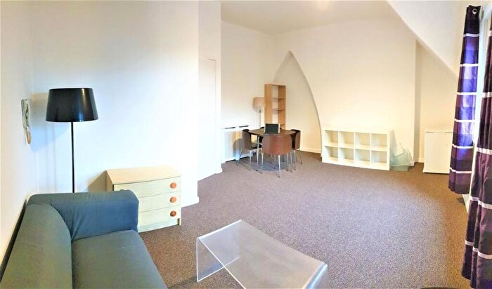 2 Bedroom Flat To Rent In Hathersage Road, Manchester, M13