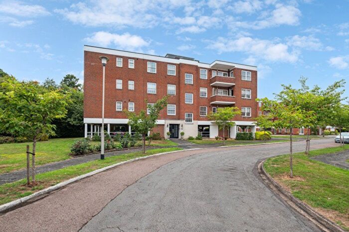2 Bedroom Flat To Rent In Bulstrode Court, Gerrards Cross, Buckinghamshire, SL9