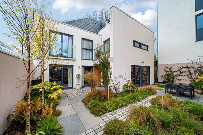 3 Bedroom Detached House For Sale In Montefiore Road, Hove, BN3