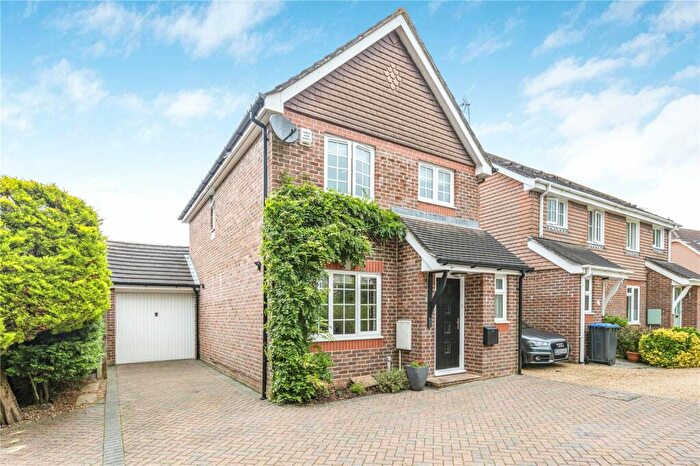 3 Bedroom Link Detached House For Sale In Coulstock Road, Burgess Hill, West Sussex, RH15