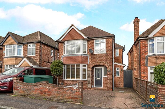 3 Bedroom Detached House For Sale In Waltham Avenue, Guildford, Surrey, GU2