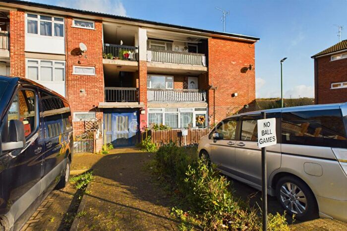 2 Bedroom Apartment For Sale In Stonewood, Bean, Dartford, Kent, DA2