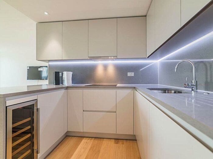 2 Bedroom Apartment To Rent In Vaughan Way, London Dock, E1W