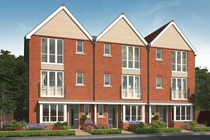 4 Bedroom End Of Terrace House For Sale In Limestone Road, Chichester, PO20